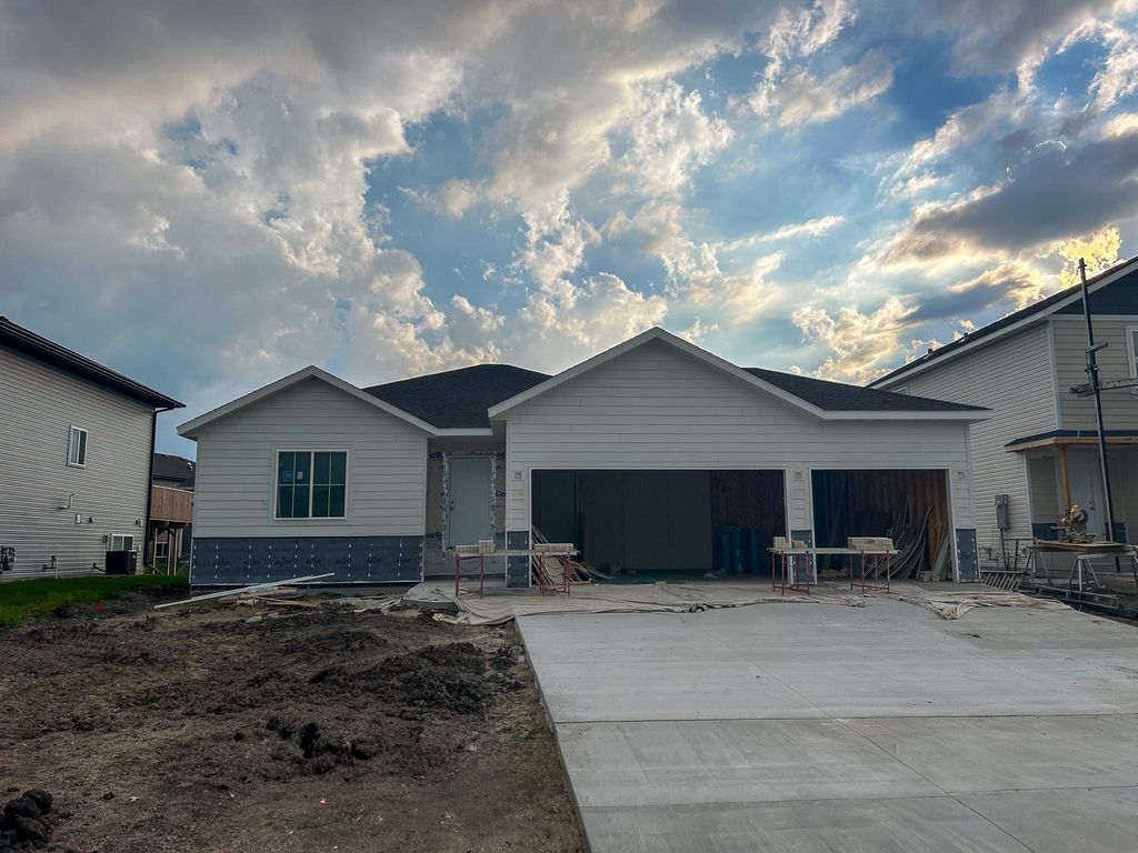 6721 14 Street S, Fargo, ND 58104