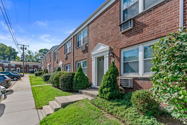 29 Hamilton Court D, Stamford, CT 06902