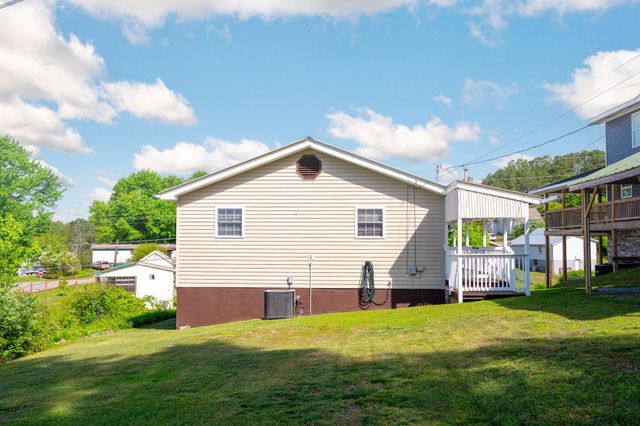 110 School House Hill Street, Copperhill, TN 37317