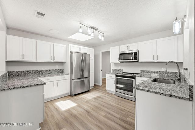3834 EDIDIN Drive, Jacksonville, FL 32277