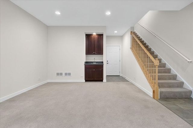 162 Festival Court, Elgin, IL 60120