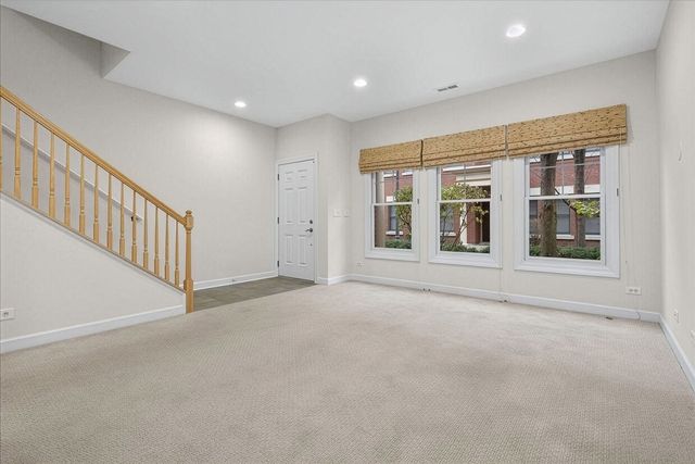 162 Festival Court, Elgin, IL 60120