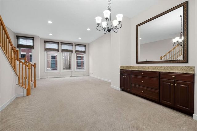 162 Festival Court, Elgin, IL 60120