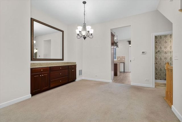162 Festival Court, Elgin, IL 60120