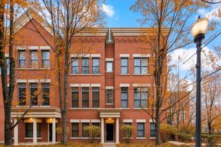 162 Festival Court, Elgin, IL 60120