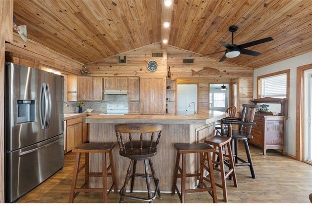 424 Trojan St, Port Aransas, TX 78373