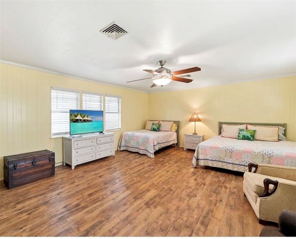 424 Trojan St, Port Aransas, TX 78373