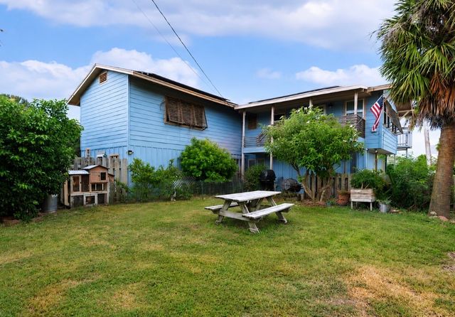 424 Trojan St, Port Aransas, TX 78373