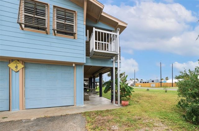 424 Trojan St, Port Aransas, TX 78373