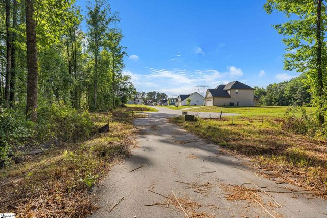 121 Carolina Drive, Piedmont, SC 29673