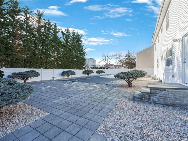 610 Windmill Avenue, West Babylon, NY 11704