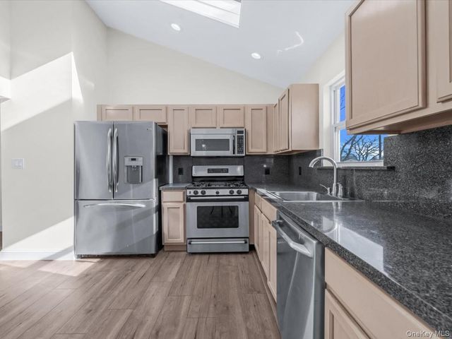 610 Windmill Avenue, West Babylon, NY 11704