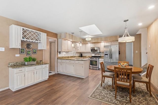 6619 Courtney Drive, Oak Forest, IL 60452