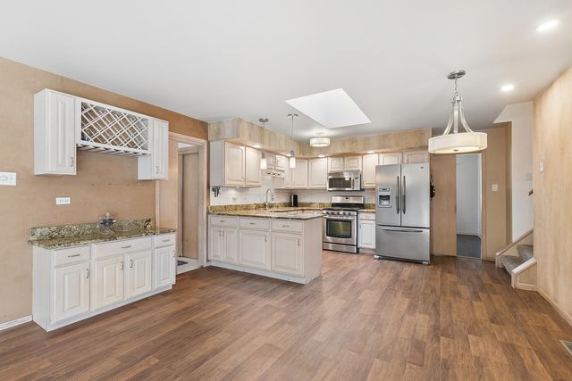 6619 Courtney Drive, Oak Forest, IL 60452