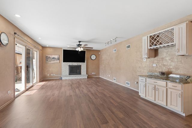 6619 Courtney Drive, Oak Forest, IL 60452