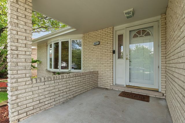 6619 Courtney Drive, Oak Forest, IL 60452
