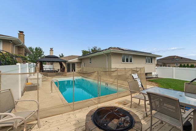 6619 Courtney Drive, Oak Forest, IL 60452