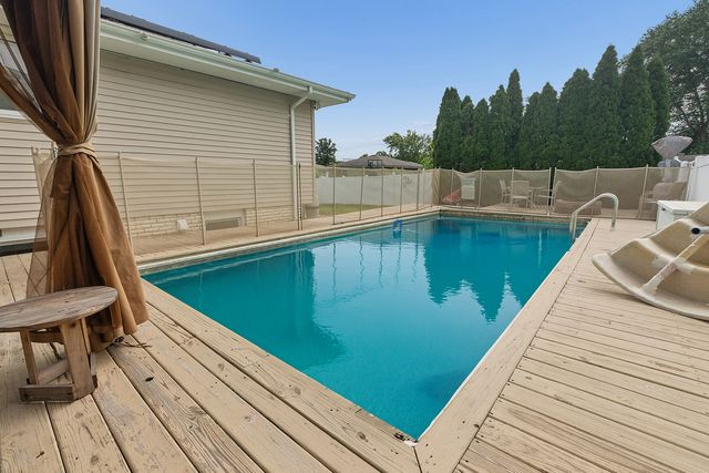 6619 Courtney Drive, Oak Forest, IL 60452
