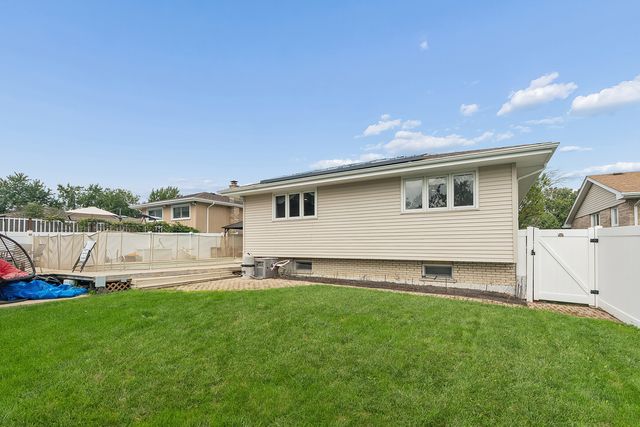 6619 Courtney Drive, Oak Forest, IL 60452