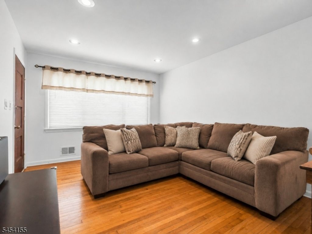 512 Laurel Ave, Roselle Park Boro, NJ 07204 — photo 4