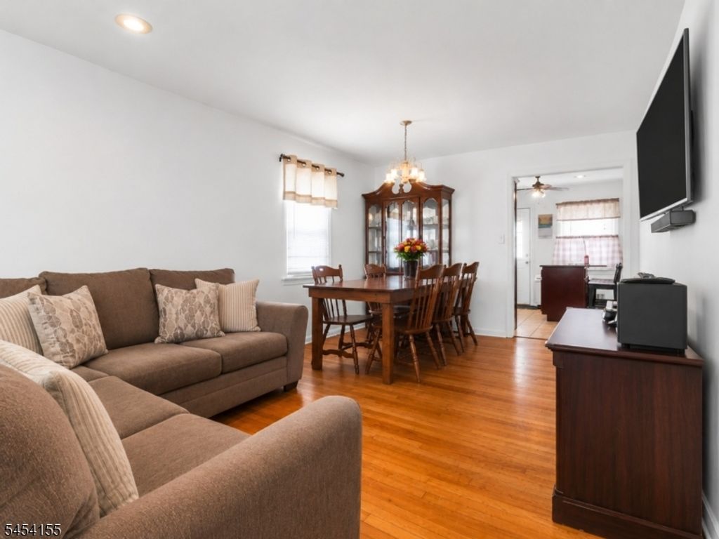 512 Laurel Ave, Roselle Park Boro, NJ 07204 — photo 5