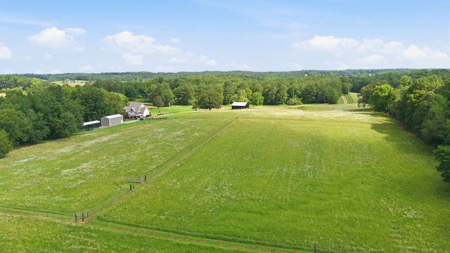 1955 Trace Creek Road, Mc Ewen, TN 37101