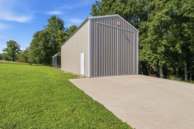 1955 Trace Creek Road, Mc Ewen, TN 37101