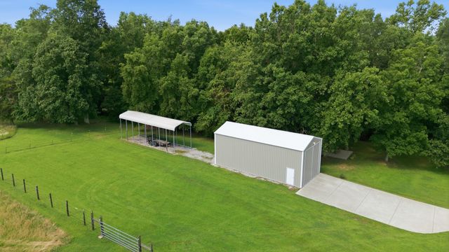 1955 Trace Creek Road, Mc Ewen, TN 37101