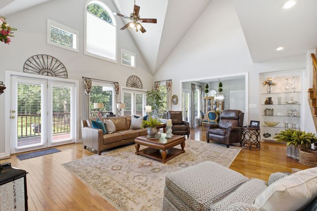 1955 Trace Creek Road, Mc Ewen, TN 37101