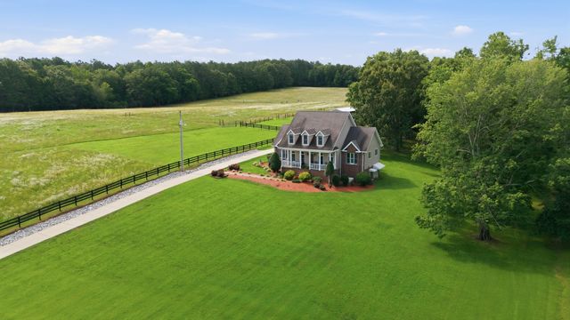 1955 Trace Creek Road, Mc Ewen, TN 37101