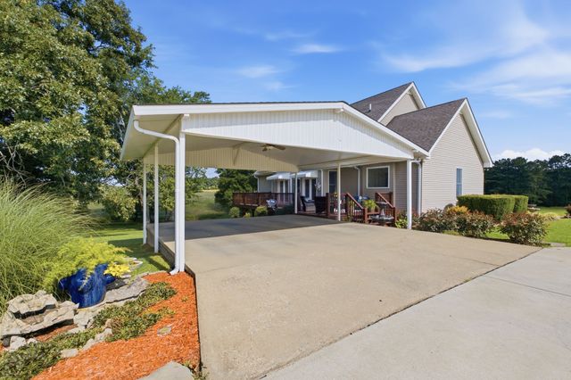 1955 Trace Creek Road, Mc Ewen, TN 37101