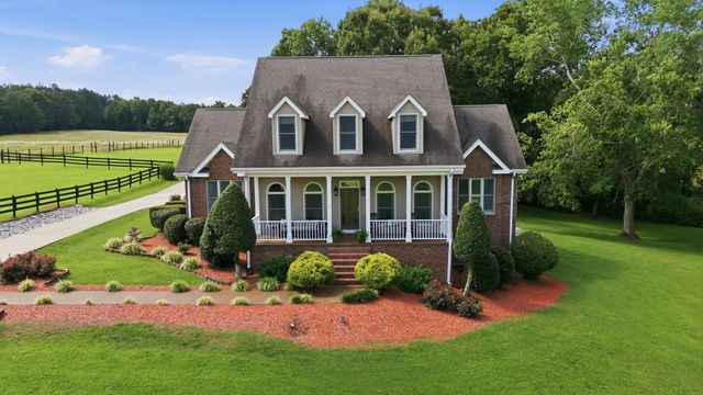 1955 Trace Creek Road, Mc Ewen, TN 37101