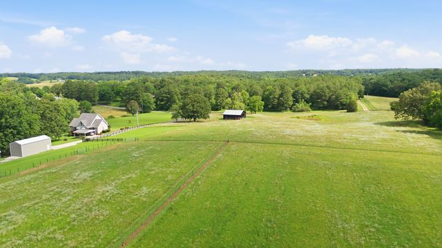 1955 Trace Creek Road, Mc Ewen, TN 37101