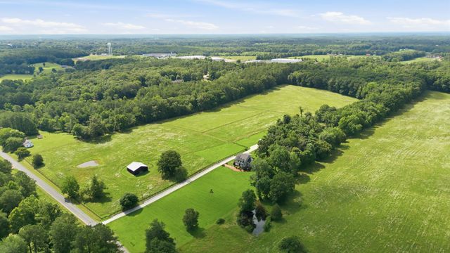 1955 Trace Creek Road, Mc Ewen, TN 37101