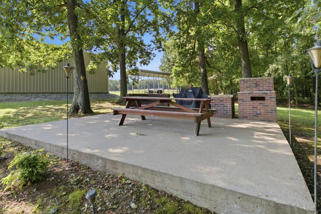 1955 Trace Creek Road, Mc Ewen, TN 37101