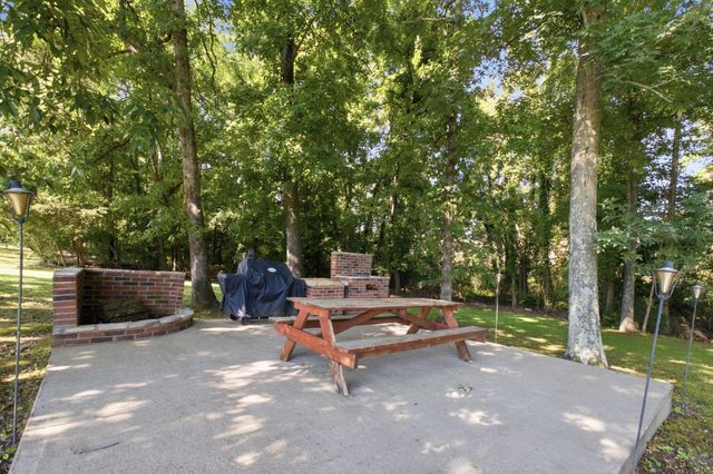 1955 Trace Creek Road, Mc Ewen, TN 37101
