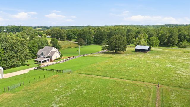 1955 Trace Creek Road, Mc Ewen, TN 37101