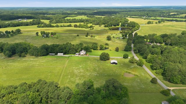 1955 Trace Creek Road, Mc Ewen, TN 37101
