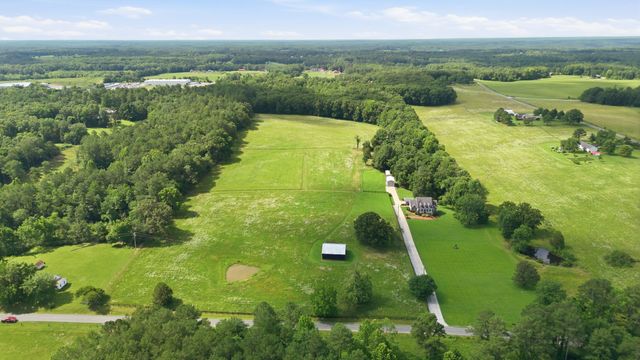 1955 Trace Creek Road, Mc Ewen, TN 37101