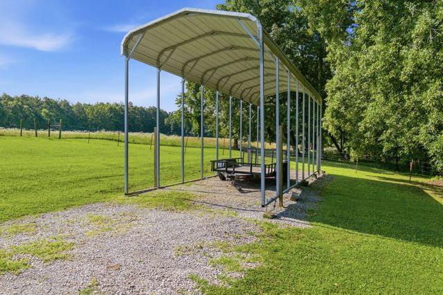1955 Trace Creek Road, Mc Ewen, TN 37101