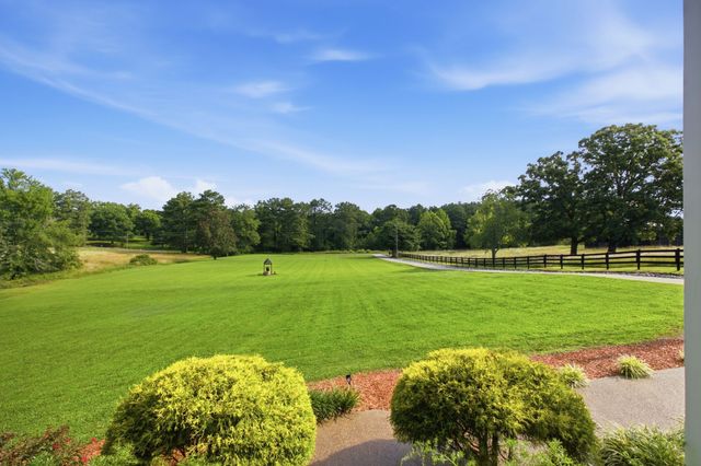 1955 Trace Creek Road, Mc Ewen, TN 37101
