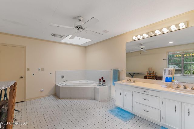 307 Salem School Road, Collins, MS 39428