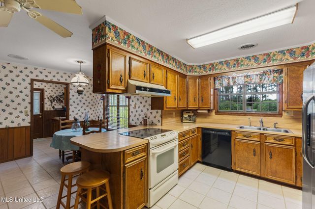 307 Salem School Road, Collins, MS 39428