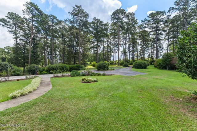 307 Salem School Road, Collins, MS 39428