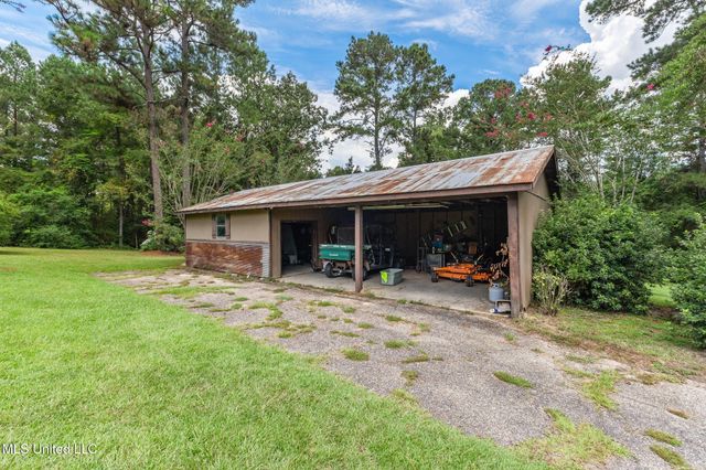 307 Salem School Road, Collins, MS 39428