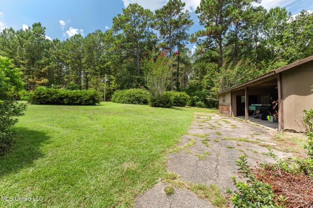 307 Salem School Road, Collins, MS 39428