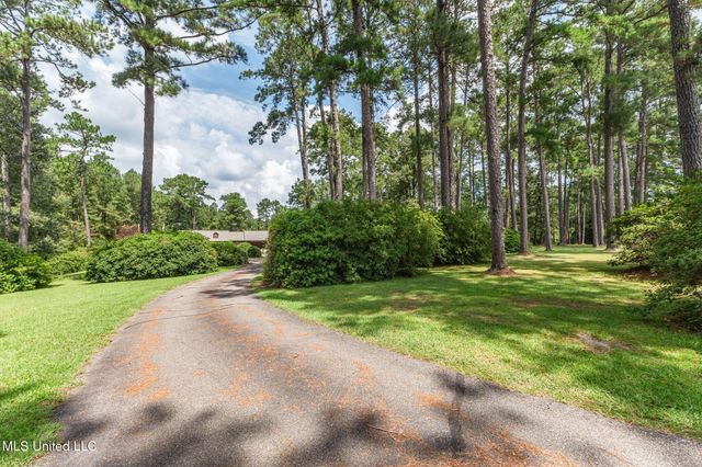 307 Salem School Road, Collins, MS 39428