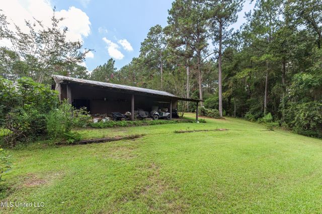 307 Salem School Road, Collins, MS 39428