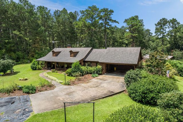 307 Salem School Road, Collins, MS 39428