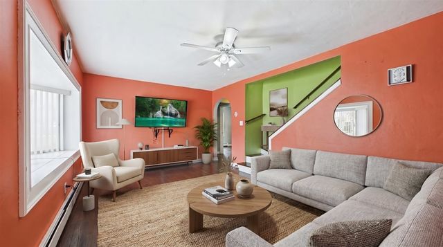 29 N Metropolitan Avenue, Waukegan, IL 60085